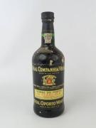 Lote 2069 - Garrafa Vinho Porto 10 ANOS Real Companhia Velha. Bottled in 1987. Garrafa antiga, valiosa.