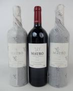 Lote 2122 - Três garrafas de Vinho Tinto Mauro Vendima Selecionada 2001, Red Wine, Vino de la Tierra de León, Bodegas Mauro S.A. En Todela de Duero Valladolid España, com p.v.p. de 169.14€