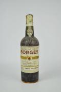 Lote 2193 - Garrafa de vinho do Porto Borges, Seco Velhíssimo. Sociedade dos Vinhos Borges & Irmão Lda. Nota: Selo Antigo. Rótulo com manchas,