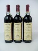 Lote 2482 - Três garrafas de Vinho Tinto Douro Quinta do Monte Bravo Touriga Nacional Reserva 1998, ficha técnica completa. Desta colheita foram apenas engarrafadas 8490 garrafas tendo estas os números 6712, 8031 e 8035