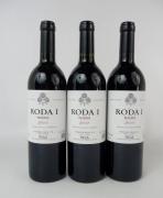 Lote 2561 - Três garrafas de Vinho Tinto Roda I 2001 Reserva, Bodegas Roda, S.A., Haro - España, Rioja Denominación de Origen Calificada