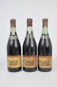 Lote 2655 - Três garrafas de vinho tinto do Dão "Porta de Cavaleiros" Reserva selecionada 1983. Nota: falhas nos rótulos e falhas no lacre, uma com perda.