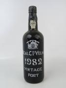 Lote 2690 - Garrafa Vinho Porto VINTAGE 1982 Real Companhia Velha.