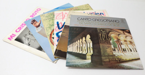 Lote 72 - CANTO GREGORIANO DOS MONGES DE SILOS, JOÃO PAULO II E OUTROS DISCOS RELIGIOSOS - conjunto de 6 discos de vinil de 33 rpm de música religiosa composto por Canto Gregoriano pelo Coro de Monjes do Mosteiro de Santo Domingo de Silos, "Un solo Señor"