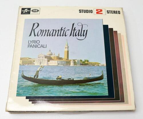 Lote 109 - MÚSICA ITALIANA - conjunto de 10 discos de vinil de 33 rpm de música italiana, entre os quais "Romantic Italy", "I Cinque di Roma", "Festival 84", "Vasco Italiano", "Caldo" de Ornella Vanoni", entre outros. Não testados, marcas de uso