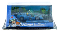 Lote 37 - MICHEL VAILLANT "SPORT-PROTO" - Miniatura automóvel em metal azul à escala 1/43. IXO/Altaya. Colecção “Michel Vaillant”. Nota: em caixa original fechada em blister com detalhes de grande qualidade e apresentação tipo diorama