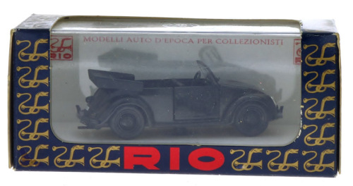 Lote 60 - RIO, VOLKSWAGEN KDF STANDARD CABRIOLET (1939) - Miniatura automóvel à escala 1:43 em metal preto. Rio, Itália. Nota: em caixa original