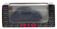 Lote 72 - RIO, VOLKSWAGEN MILLIONTH BEETLE (1955) - Miniatura automóvel à escala 1:43 em metal cinzento. Rio, Itália. Nota: em caixa original