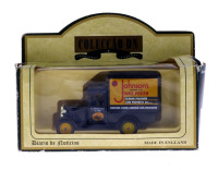 Lote 95 - COLECÇÃO DN "DAYS GONE", CHEVROLET BOX VAN (1928) - Miniatura automóvel à escala 1:43 em metal preto com propaganda da Johnson's Wax Polish. Lledo. Nota: em caixa original