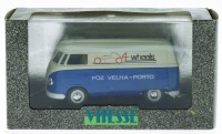 Lote 118 - VITESSE, VOLKSWAGEN "PÃO DE FORMA" - Miniatura automóvel à escala 1:43 em metal azul e branco com decoração da 4 Wheels. La Collection Vitesse. Nota: em caixa original