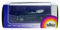 Lote 120 - SIKU, VOLKSWAGEN 1030 CABRIOLET - Miniatura automóvel à escala 1:43 em metal azul. Siku. Nota: em caixa original