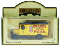 Lote 131 - COLECÇÃO DN "DAYS GONE", MORRIS VAN (1931) - Miniatura automóvel à escala 1:43 em metal amarelo com propaganda da Brasso Metal Polish. Lledo. Nota: em caixa original