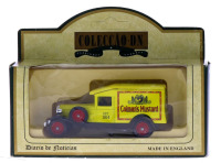 Lote 143 - COLECÇÃO DN "DAYS GONE", PACKARD (1936) - Miniatura automóvel à escala 1:43 em metal amarelo com propaganda da Colman´s Mustard. Lledo. Nota: em caixa original