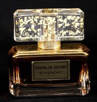 Lote 125 - GIVENCHY, FRASCO DE PERFUME - Eau de Parfum Intense "Dahlia Divin", Made in France, 50 ml. Nota: sem uso, com tampa, sem caixa