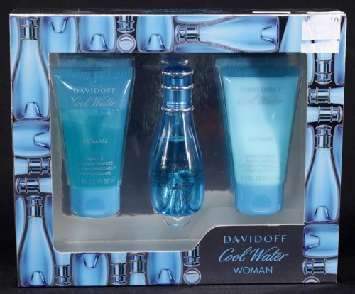 Lote 135 - DAVIDOFF, COOL WATER WOMAN, COFFRET - Eau de Toilette + Gentle Shower Breeze + Moisturising Body Lotion "Cool Water Woman", Made in France, 30 ml + 50 ml + 50 ml. Nota: sem uso, caixa não selada