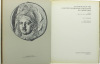 Lote 55 - A CATALOGUE OF THE CALOUSTE GULBENKIAN - COLLECTION OF GREK COINS, LIVROS - 2 Vols. Edição em língua inglesa. Por AA.VV. Exemplares idênticos encontram-se à venda por € 160. Edição da Fundação Calouste Gulbenkian, Lisboa, 1971. Dim: 29x22,5 cm. - 2