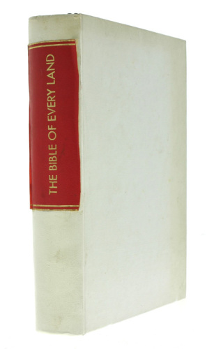 Lote 56 - THE BIBLE OF EVERY LAND (A HISTORY OF THE SACRED SCRIPTURES IN EVERY LANGUAGE AND DIALECT), LIVRO - Por AA.VV. Edição de Samuel Bagster and Sons, London, [s/d]. Dim: 26x21 cm. Encadernação cartonada. Profusamente ilustrado. Nota: sinais de manus