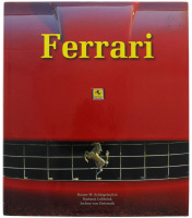 Lote 70 - FERRARI, LIVRO - Por AA.VV. Edição da Konemann, 2004. Edição em língua francesa. Dim: 32x28 cm. Encadernação cartonada com sobrecapa. Profusamente ilustrado. Nota: exemplar bem estimado