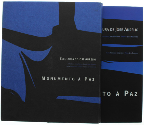 Lote 197 - ESCULTURA DE JOSÉ AURÉLIO - MONUMENTO À PAZ, LIVRO - Por AA.VV. Edição da Câmara Municipal de Almada, 2001. Dim: 30x25 cm. Encadernação cartonada em tela com sobrecapa e pasta. Profusamente ilustrado. Nota: exemplar bem estimado