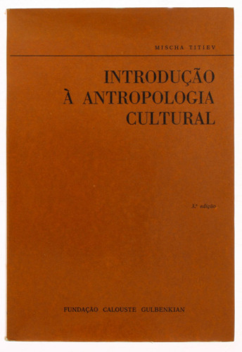 Lote 244 - INTRODUÇÃO À ANTROPOLOGIA CULRTURAL, LIVRO - Por Mischa Titlev. Edição da Fundação Calouste Gulbenkian, Lisboa, 1963. Dim: 23x15 cm. Encadernação de capa de brochura. Profusamente ilustrado. Nota: exemplar bem estimado com assinatura de posse