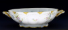 Lote 24 - TAÇA COM ASAS E PRATO EM PORCELANA HAVILAND (LIMOGES) 1960s - Conjunto em porcelana fina Francesa pintado á mão com dourados e motivos florais policromados. Assinado na base com carimbo de importação AC Campos (Rua Augusta-Lisboa). Dim. Total: 8 - 3