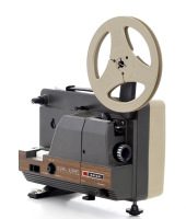 Lote 77 - DUAL EIGHT, NAIGAI PROJETOR DE FILMES 8MM, VINTAGE - Projector idêntico foi vendido recentemente no Oportunity Leilões por € 150€. Projector japonês de colecção, de formato compacto com caixa original. Inclui 1 bobine e um magnifico filme vintag