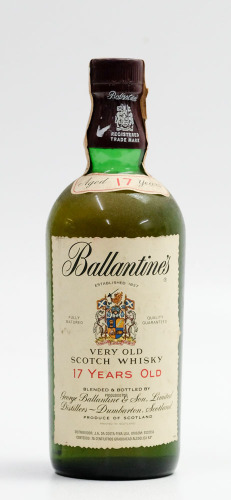 Lote 9 - WHISKY BALLANTINE'S 17 ANOS - Garrafa de Whisky, Uísque Escocês Very Old, 17 Anos, George Ballantine & Son, Escócia, (750ml - 43% vol.). Nota: idêntica à venda por £ 350, € 414,05. Em caixa de cartão original. Consultar valor indicativo em https: