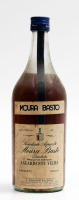 Lote 27 - AGUARDENTE VELHA MOURA BASTO - Garrafa de Aguardente Velha, José Moura Basto, Amarante, (950ml - 42% vol). Nota: apresenta ligeira perda, garrafa idêntica à venda por € 75. Consultar valor indicativo em https://tinyurl.com/2hxwzhm