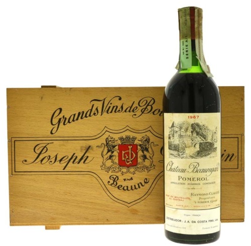 Lote 12 - CHATEAU BEAUREGARD 1967 - 6 garrafas de Vinho Tinto Francês, Pomerol 1967, Appelation Pomerol Controlée, Raymond Clauzel, França, (750ml). Nota: conjunto com um valor de venda de € 1.356. Apresentadas em caixa de madeira de outra marca. Consulta