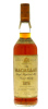 Lote 15 - WHISKY 18 ANOS MACALLAN 1974 - Garrafa de Whisky, 18 Years Old, Matured in Sherry Wood, Single Highland Malt, Distilled in 1974, Bottled in 1993, The Macallan Distillers, Escócia, (700ml - 40%vol.). Nota: garrafa idêntica à venda por € 4.165 (£ - 2