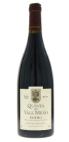 Lote 21 - QUINTA DO VALE MEÃO 2010 - Garrafa de Vinho Tinto, Douro DOC 2010, F. Olazabal & Filhos, Vila Nova de Foz Coa, (750ml - 14%vol.). Nota: garrafa idêntica à venda por € 215. Consultar valor indicativo em https://www.garrafeiranacional.com/2010-qui