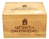 Lote 86 - QUINTA DO GRADIL 2004 - 6 garrafas de Vinho Tinto, Estremadura 2004, (750ml - 14%vol.). Nota: em caixa de madeira original fechada