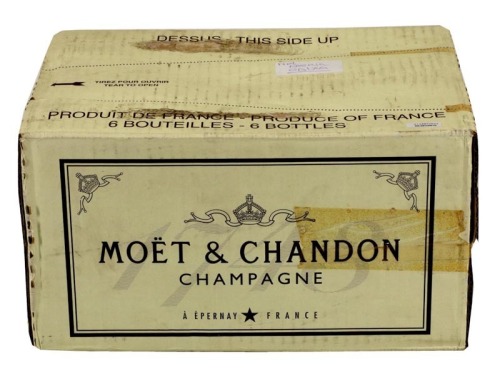 Lote 111 - CHAMPAGNE MOET & CHANDON - 6 garrafas de Champagne Francês, Brut Imperial, Moet & Chandon, Epernay; França, (750ml - 12%vol.). Nota: conjunto com um valor de venda de € 219. Em caixa de cartão original. Consultar valor indicativo unitário em ht