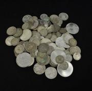 Lote 3537 - Um quilograma de moedas em prata, Portugal e Colónias, são 115 moedas entre monarquia e república.
