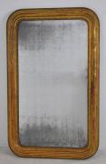 Lote 49 - Espelho romântico com moldura dourada a ouro fino, séc. XIX, com 145x90 cm. Nota: Falhas e defeitos