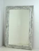 Lote 140 - Espelho reciclado, aproveitamento de porta antiga, com moldura de madeira pintado em tons de branco decapé, com 147,5x99 cm, Nota: usado