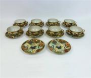 Lote 42 - Conjunto de 8 chávenas e 10 pires em porcelana da China Séc. XX. Dim: P 1X14cm; C 4,5X10cm..