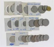 Lote 18 - Conjunto de 27 Moedas Portuguesas; 9 moedas de 20$00 escudos, anos de 1986/87(2)/88 (4)/89/98. 5 moedas de 50$00 escudos anos de 1986/87/89 (2)/91. Serie de 4 moedas Mundial Hóquei Patins 1982 de 1$, 2,5$, 5$ e 25$ escudos. Serie de 3 moedas FAO de 2,5$, 5$ e 25$ escudos. Serie de 3 moedas Alexandre Herculano 2$5, 5$00 e 25$00 escudos, , e 3 moedas de 25$ escudos (Ano do Deficiente, Região Autónoma da Madeira e Região Autónoma dos Açores). Nota: proveniente de colecionador