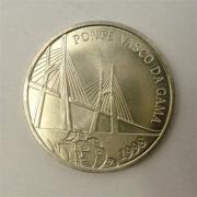 Lote 30 - Lote de Moeda em Prata, de 500$00 escudos, alusiva à inauguração da Ponte Vasco da Gama, datada de 1998 e com 14 gramas. BELA