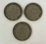 Lote 394 - Três moedas em alpaca de 1$00 Republica Portuguesa datadas de 1958