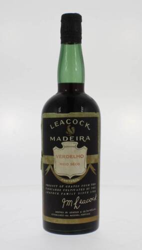 Lote 1275 - Garrafa de vinho da Madeira, Leacock Verdelho, Meio Seco, apresenta perda