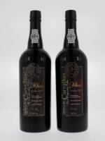 Lote 1301 - Duas garrafas de vinho do Porto, Quinta das Carvalhas, Vintage 1997, com caixa de madeira