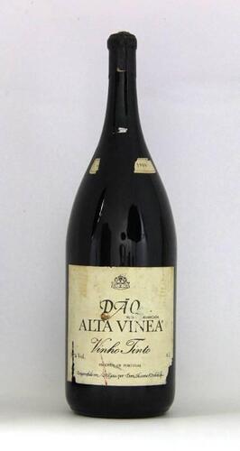 Lote 1305 - Garrafa de vinho tinto da Região do Dão, da marca Alta Vinea, Reserva Especial de 1980 engarrafado em 1989 Série A, a esta garrafa foi atribuido o Nº 024, 6 Litros