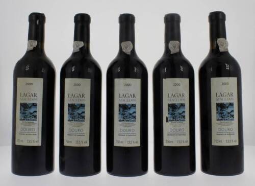 Lote 1307 - Cinco garrafas de vinho tinto da Região do DOURO, da marca LAGAR DE MACEDOS, 2000, limitado a 1200 garrafas