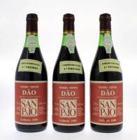 Lote 1317 - Três garrafas vinho tinto Dão SAN PAIO – Adega Cooperativa de S. Paio – Gouveia. Recebeu na altura o 1º prémio como “O Melhor Vinho do Dão” - Colheita 1990