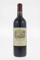 Lote 1351 - Garrafa de vinho tinto da Região de BORDEAUX - FRANCE, da marca CARRUADES DE LAFITE - PAUILLAC, 2001, á venda em sites da especialidade com valores de P.V.P. entre 160€ e 240€ - www.wine-searcher.com