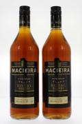 Lote 1422 - Duas garrafas de Macieira "Five Star" Royal Brandy
