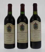 Lote 1445 - Três garrafas de vinho tinto da Região das Beiras, Lousã, da marca Quinta de Foz de Arouce, duas da Colheita 1989 que se produziram 14.182 garrafas numeradas cabendo a estas os números 001312 e (0013?7 rótulo danificado) e uma da Colheita de 1