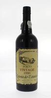 Lote 1464 - Garrafa vinho do Porto Quinta do Estanho Vintage 1990. Vinho de videiras muito velhas como consta do contra rótulo. Produção de 42000 garrafas tendo esta o nº 8102