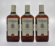 Lote 1565 - Três garrafas de whisky, Ballantines Finest